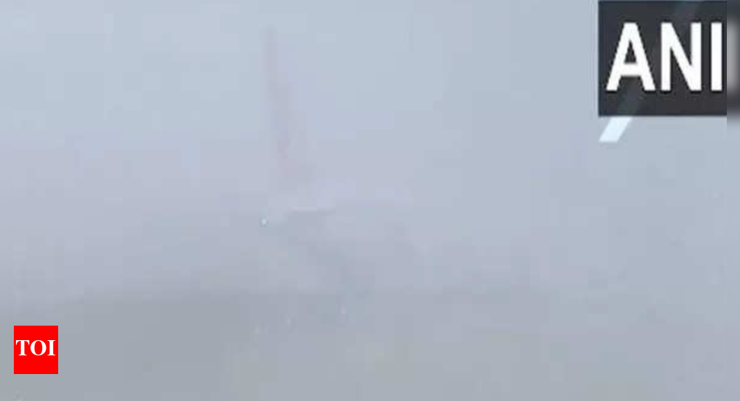 Cold weather continues to grip Delhi, minimum temperature at 7 degrees; several flights delayed due to fog
