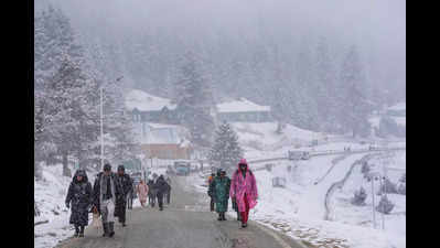 Gulmarg ski resort witnesses tourist influx after fresh snowfall