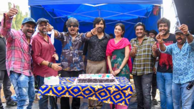 Ravi Teja hosts a success celebration for ‘Eagle' on the set of 'Mr. Bachchan'