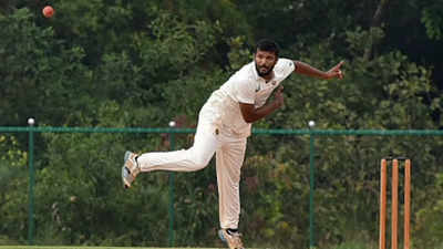 Jalaj Saxena grabs 9/68 as Bengal stare at second successive defeat in Ranji Trophy