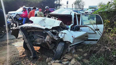 MUV-truck collision triggers 7-vehicle pileup on Ggn-Fbd Rd; four injured