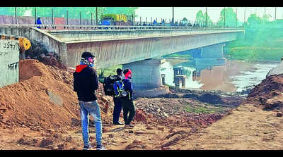 Farmers’ ‘Delhi Chalo’ march: Haryana plugs link roads, as Punjab farmers leave villages