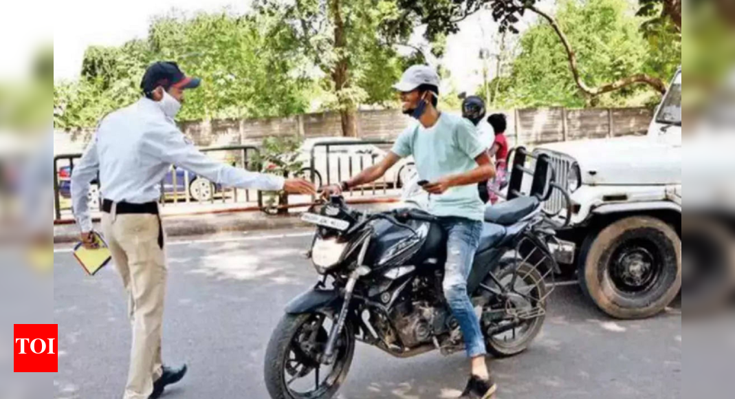 Helmetless rider bites fingers of cop who tried to take his pic ...