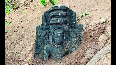 1,000-year-old stone sculpture of Thirthankara Mahavira found