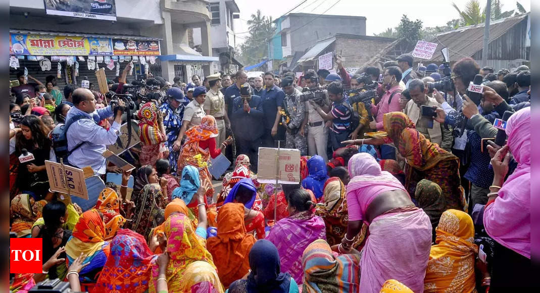 Protesting Bjp Supporters Clash With Police In Sandeshkhali India News Times Of India