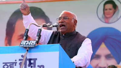 Congress vows legal guarantee for MSP; Mallikarjun Kharge slams police action of farmers