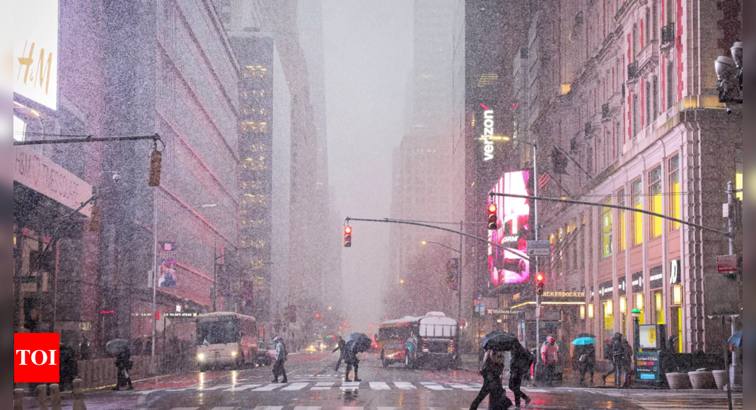 Over 1000 flights cancelled as heavy storm from snow hits Northeastern US – Occasions of India
