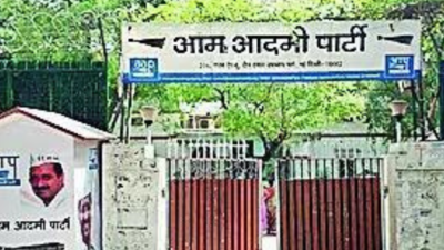 SC asks Delhi govt for timeline to remove AAP office on HC land