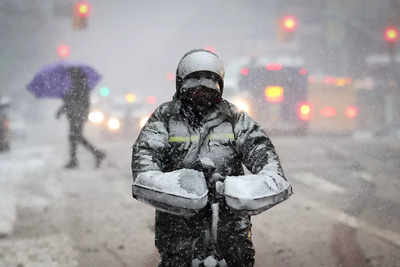 US northeast hit by snowstorm: Over 1,000 flights cancelled, normal life  hit