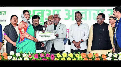 CM hands over Abua Awas Yojana approval letters to 25k beneficiaries