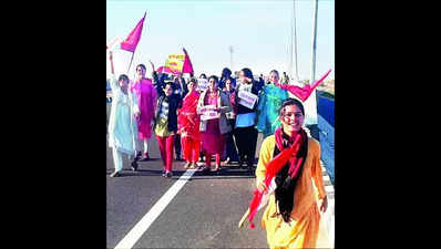 Women, girls march for 70 km to protect pasture land in Jaisalmer district