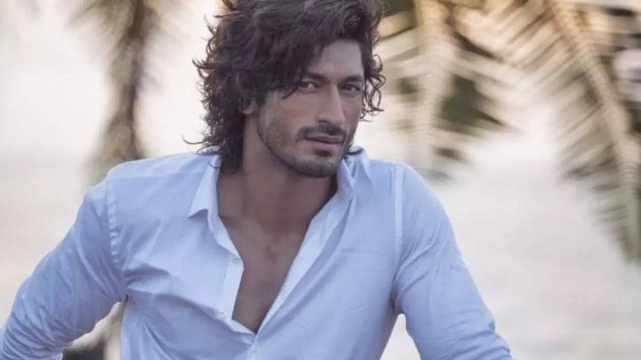 I proposed to her from a 150 feet high rappelling wall,' reveals Vidyut  Jammwal reveals about his engagement with Nandita Mahtani