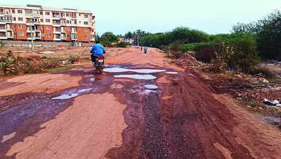 APMC to Amargol Road stretch in bad shape; farmers in Hubballi face hardship