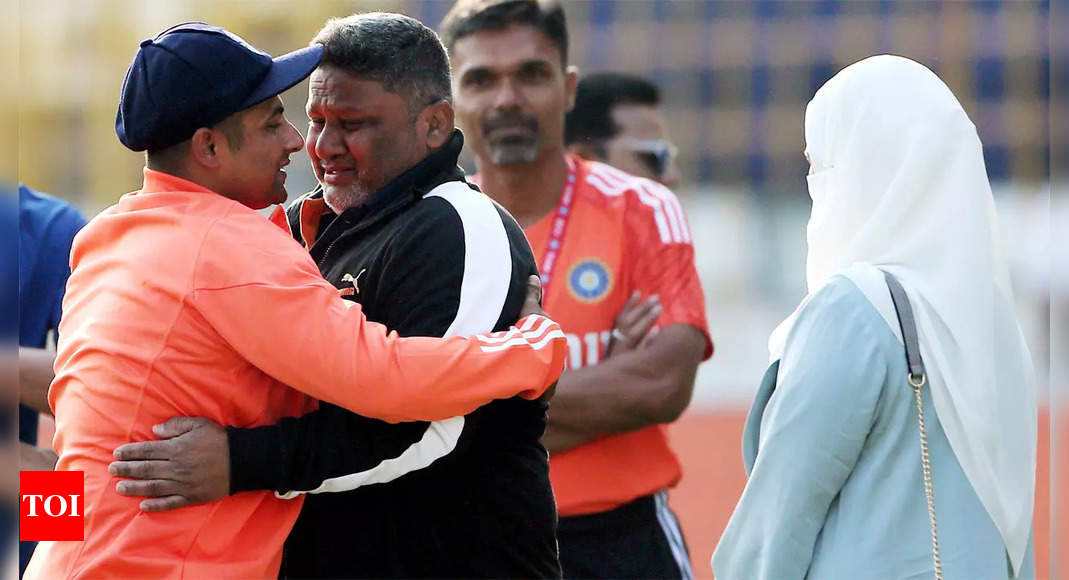 Sarfaraz Khan : Larmes, câlins et joie alors que Sarfaraz Khan et Dhruv Jurel font leurs débuts en Inde Test – REGARDER |  Actualités sur le cricket