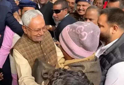 Meeting first time after separation, Bihar CM Nitish Kumar displays rare warmth towards arch-rival Lalu Prasad