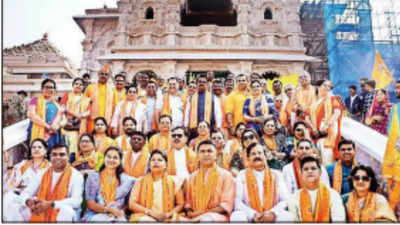 Goa cabinet, MLAs visit Ayodhya temple