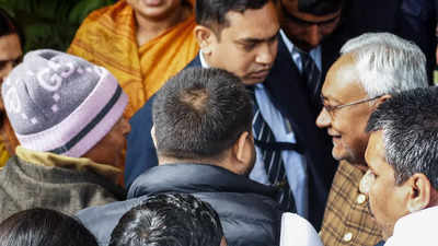 'Ab aayenge to dekhenge ...': Lalu Prasad says doors always open for Nitish Kumar