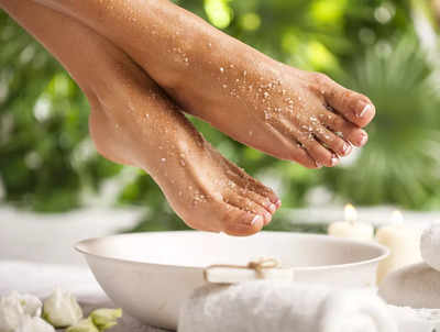 How to soften the skin of your feet with natural scrubs