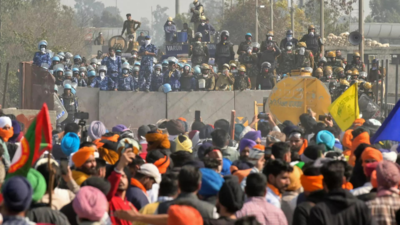 Farmers to hold ground till talks on Sunday, tear gas fired at Shambhu border again: Top developments