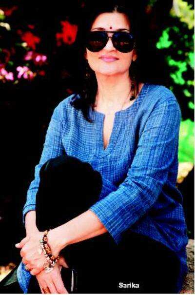 I don't interfere in my girls' lives: Sarika | Telugu Movie News ...