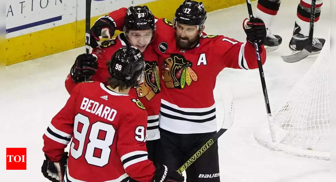 Chicago Blackhawks End Eight-game Skid With 3-2 Victory Over Ottawa ...