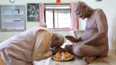 Jain seer Acharya Vidyasagar Maharaj passes through 'sallekhna', PM Modi offers condolences