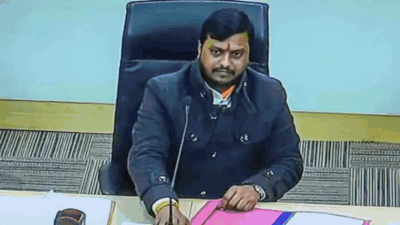 On eve of Supreme Court hearing, Chandigarh mayor quits, BJP claims 3 AAP defections