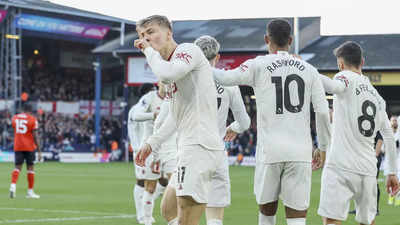 Rasmus Hojlund's early double seals win for Manchester United at Luton
