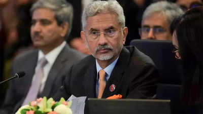 EAM Jaishankar briefly meets Chinese counterpart Wang Yi on sidelines of Munich conference