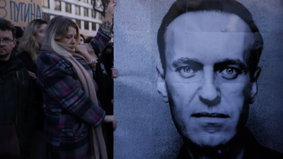 How are Russians reacting to Alexei Navalny’s death?