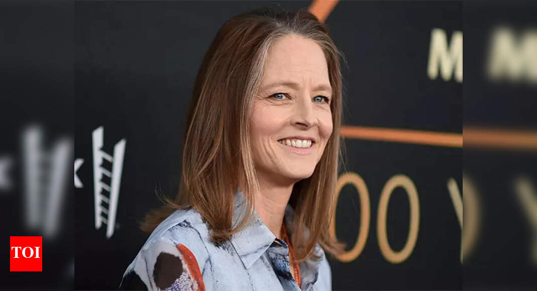 Jodie Foster recalls scary incident when lion picked her up on 'Napoleon  and Samantha' sets | - Times of India