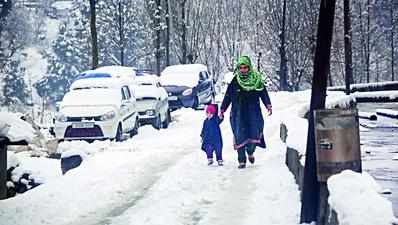 Fresh snowfall in higher reaches, rains in plains of Kashmir
