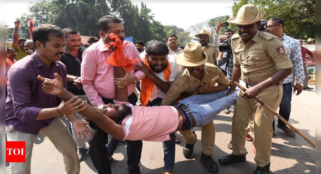 Protesting Activists Detained Vishwa Hindu Parishad Bajrang Dal Mangaluru News Times Of India 3535