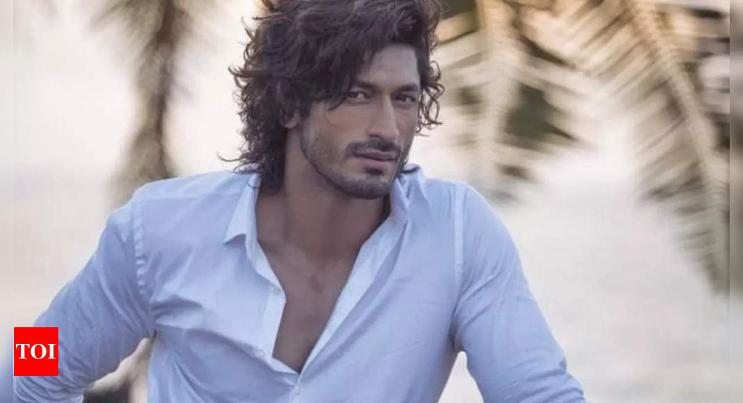 Vidyut Jammwal faces internet wrath for promoting risky train stunts |