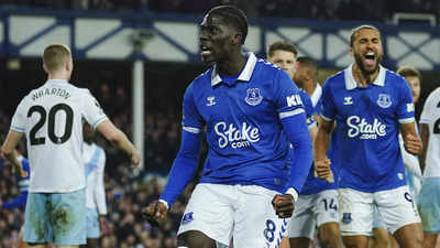 Everton move out of the relegation zone after 1-1 draw with Crystal Palace