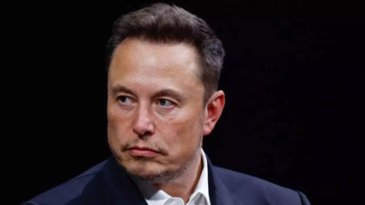 This man sounds like Elon Musk and people think it’s actually the Tesla CEO