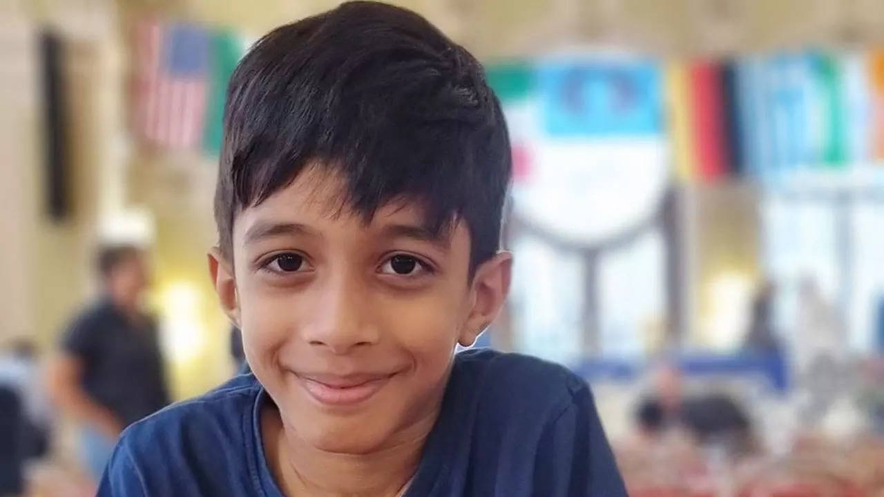 8-letni chłopiec pochodzenia indyjskiego z Singapuru pokonuje polskiego profesora i bije rekord  Wiadomości szachowe