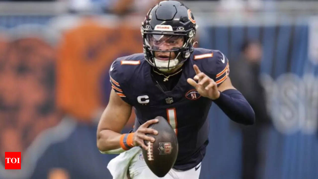 Chicago Bears trade Justin Fields to Steelers, AP source says