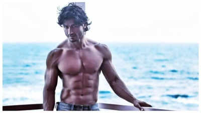 Vidyut Jammwal opens up about his nude photos that went viral last year, mentions he’s been doing it for 14 years now