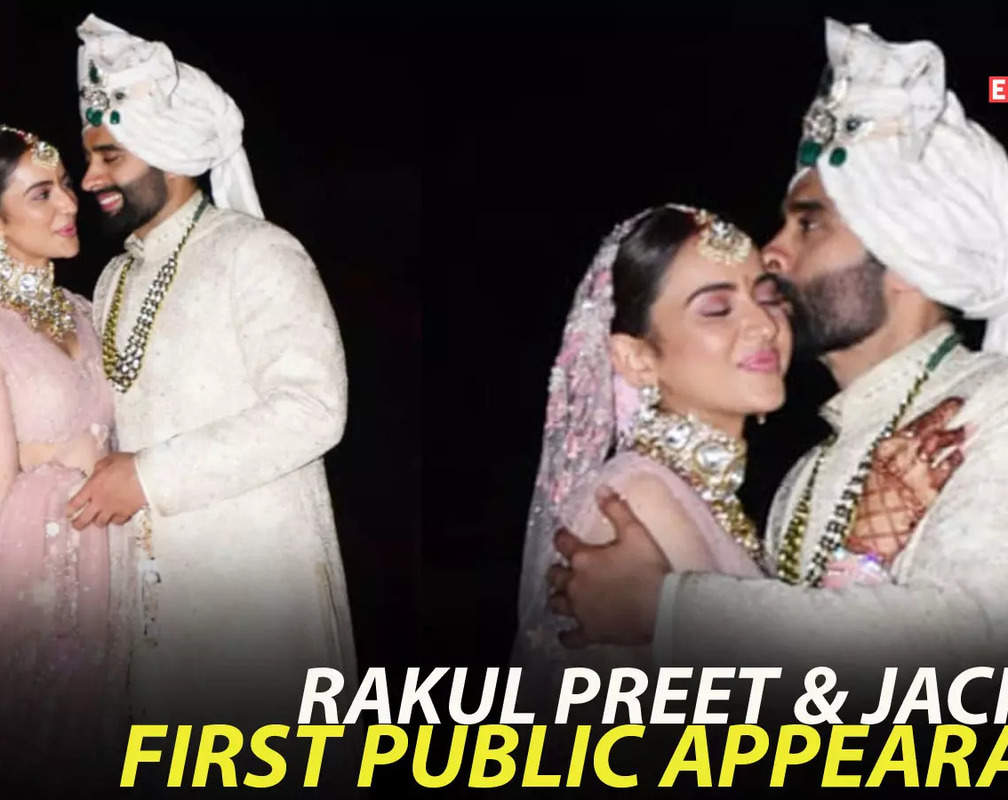 
Jackky Bhagnani and Rakul Preet Singh share a sweet kiss in public debut
