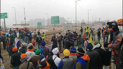 Farmers' protest escalates as SKM condemns death at Punjab border
