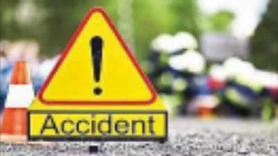 Nine die, 5 hurt as truck hits overloaded auto in Lakhisarai