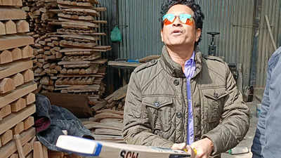 WATCH: 'Out karna padega' - Sachin Tendulkar holds bat upside down, challenges bowlers in Kashmir