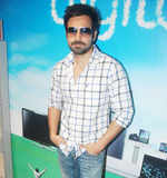 Emraan @ Reliance Digital