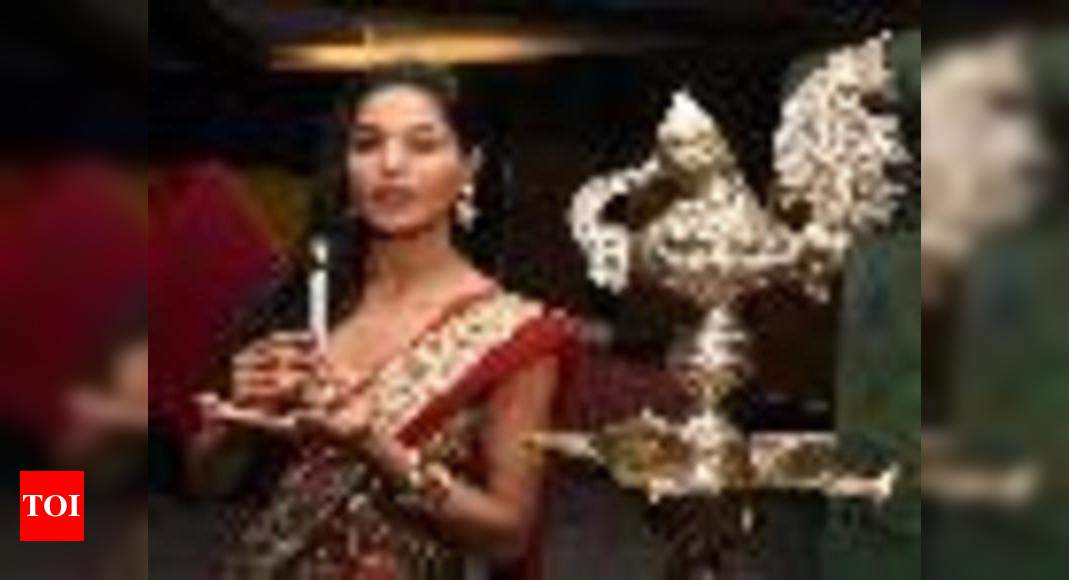Dj Jenny D And Rakhi Sawant Want Veena Malik Sunny Leone Out Times Of India 