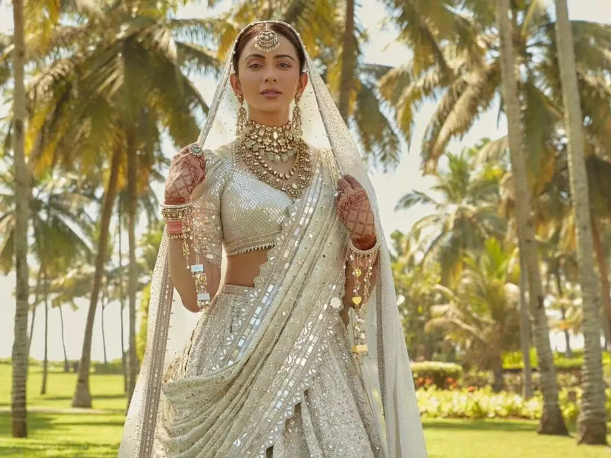 Rakul Preet Singh and Jackky Bhagnani reveal the second look from the wedding in Goa! - Vimarsana News