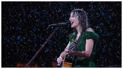 Taylor Swift Eras Tour 2025 mesmerizing stage setup