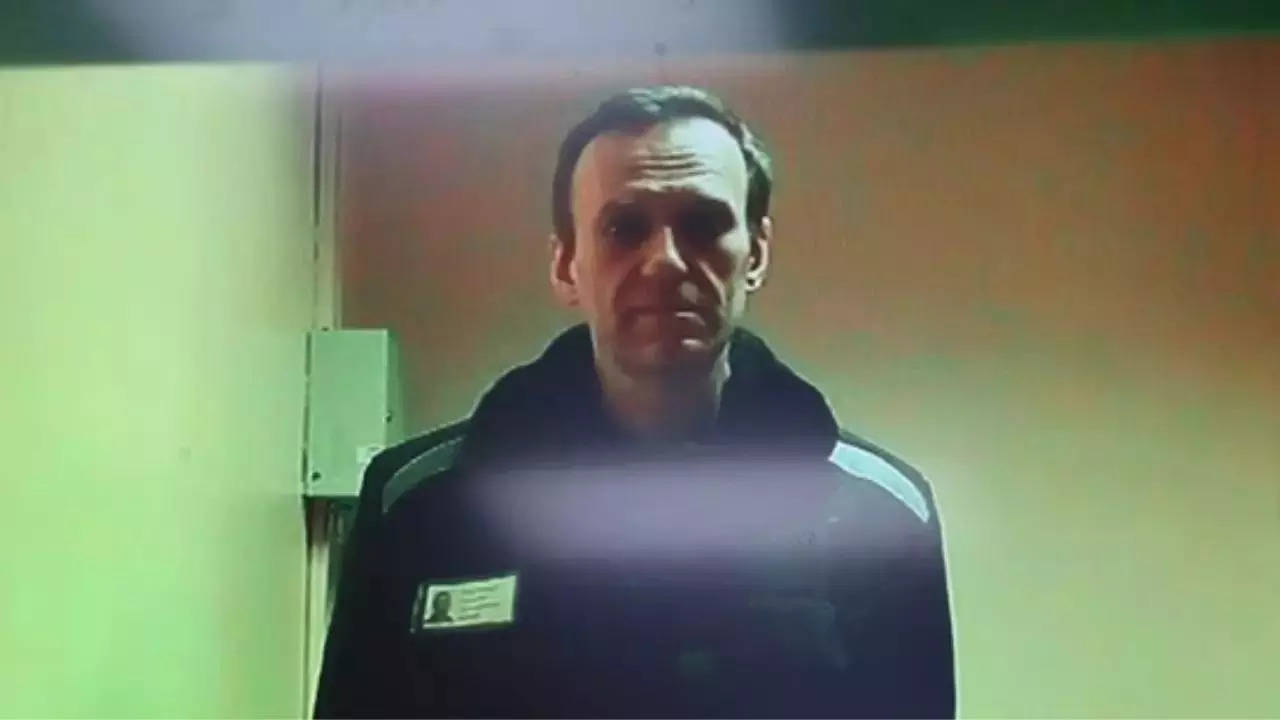 Juru bicara Navalny: “Pihak berwenang Rusia mengancam akan menguburkannya karena alasan penjara.”