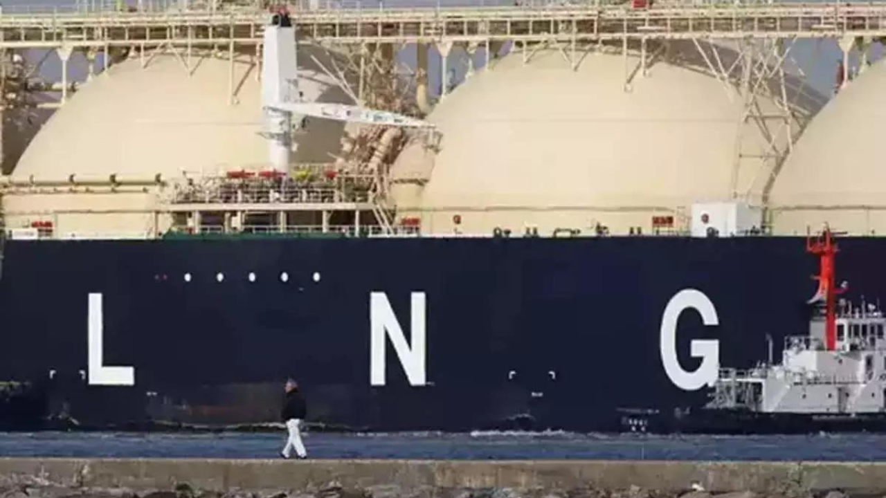 Erstes LNG-Schiff erreicht neues deutsches Mukran-Terminal