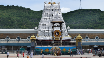 Case booked against Tirumala temple honorary chief priest